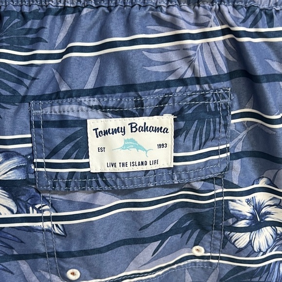 Tommy Bahama Swim Shorts with lining. LG - Picture 6 of 7